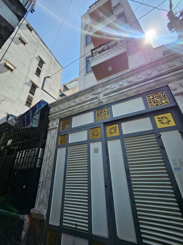 Nhà riêng Ni Sư Huỳnh Liên, Tân Bình 66m² giá 5.8 tỷ - Sân riêng hiếm có!