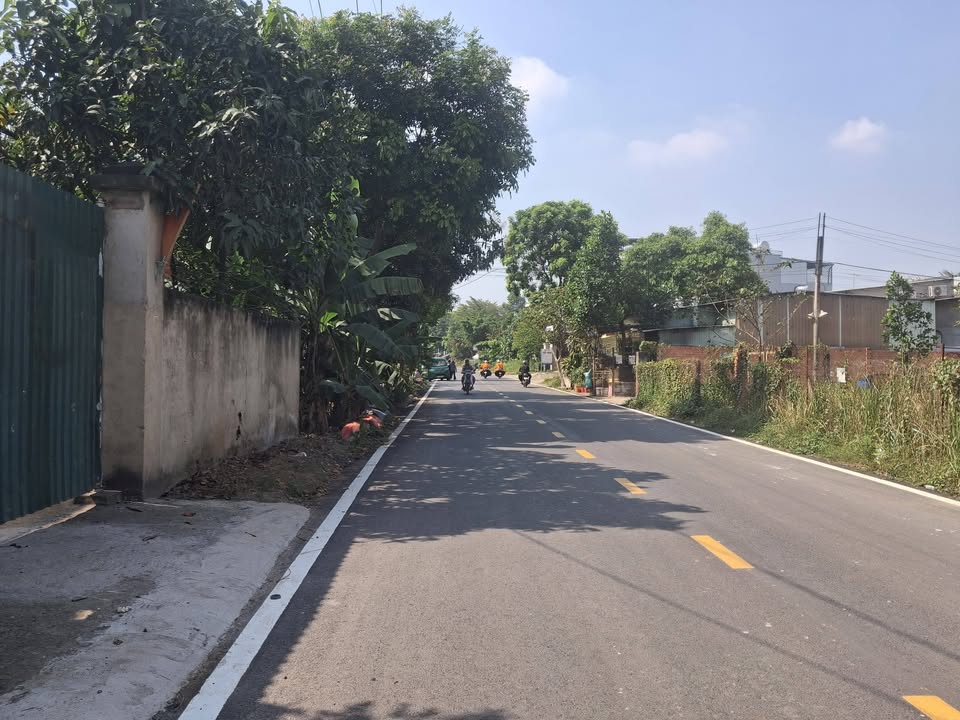 Nhà phố Dĩ An 120m² giá 5.8 tỷ - Mặt tiền đường Nguyễn Duy Trinh kinh doanh sầm uất!