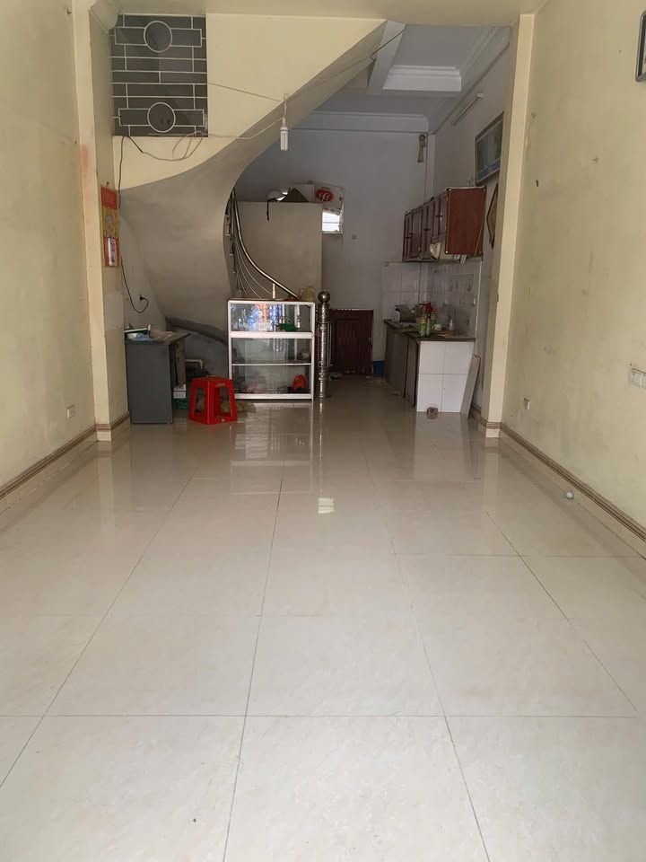 Cho thuê nhà 4 tầng mặt đường Phúc Diễn, Bắc Từ Liêm - Không gian sống lý tưởng cho gia đình!