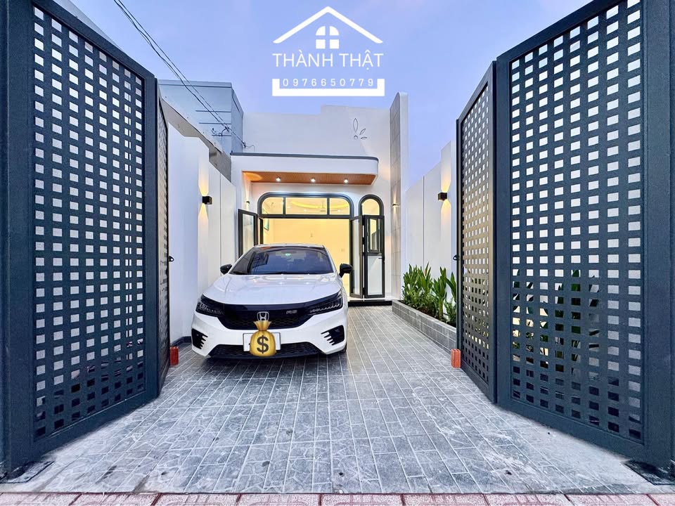 Nhà phố hiện đại 103.2m² giá 1.39 tỷ - Gần trung tâm Mỹ Tho, thuận tiện đi lại!