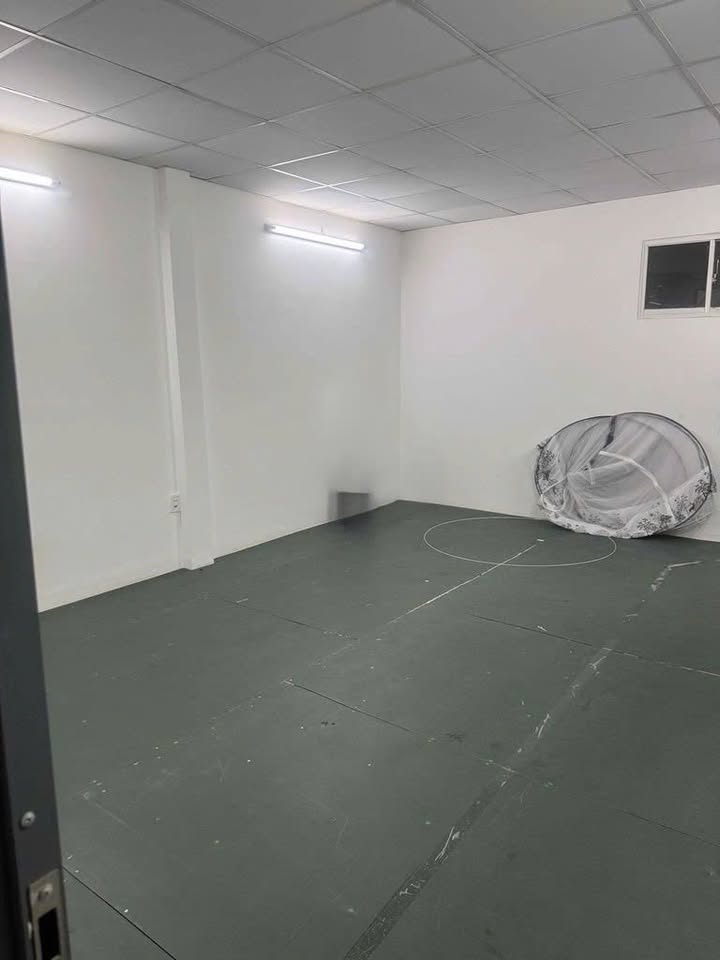 Nhà cho thuê hẻm Đường 3/2, Quận 10, 80m² giá 25 triệu - Không thể bỏ lỡ!