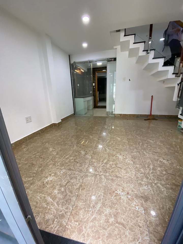 Nhà đẹp cho thuê Hẻm Nguyễn Văn Nguyễn, Quận 1 - Diện tích 27m², Giá 15 triệu/tháng