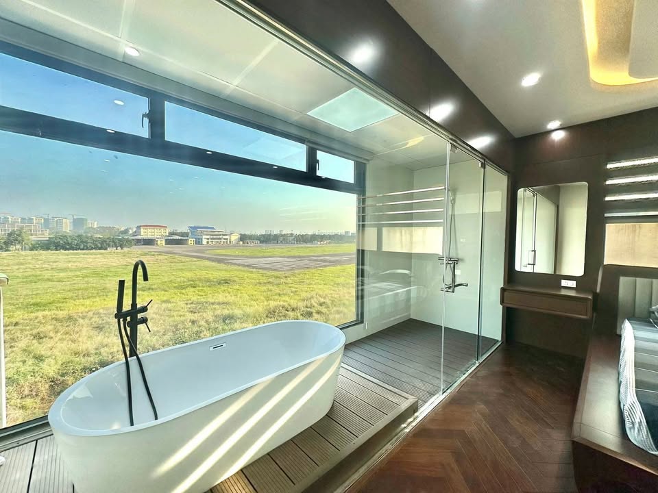 Nhà FrontHouse Tạ Đông Trung, Gia Thụy 68m² - View triệu đô, hoàn thiện nội thất cao cấp!