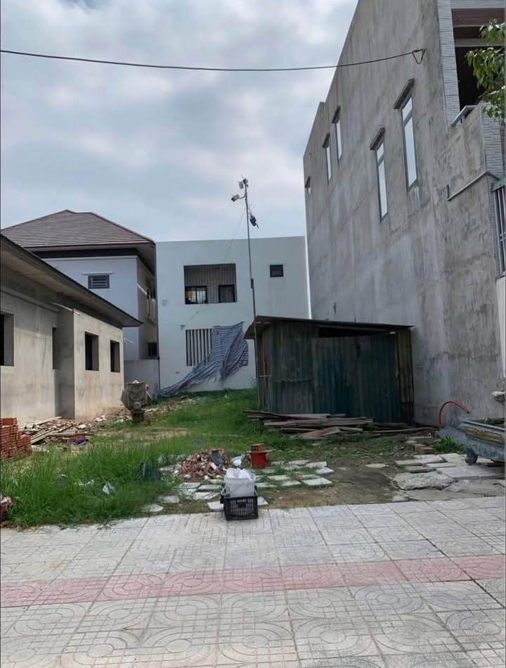 Nhà mặt tiền Hà Huy Tập, Đông Hà 160m² giá 3 tỷ - Vị trí đẹp, gần Vincom!