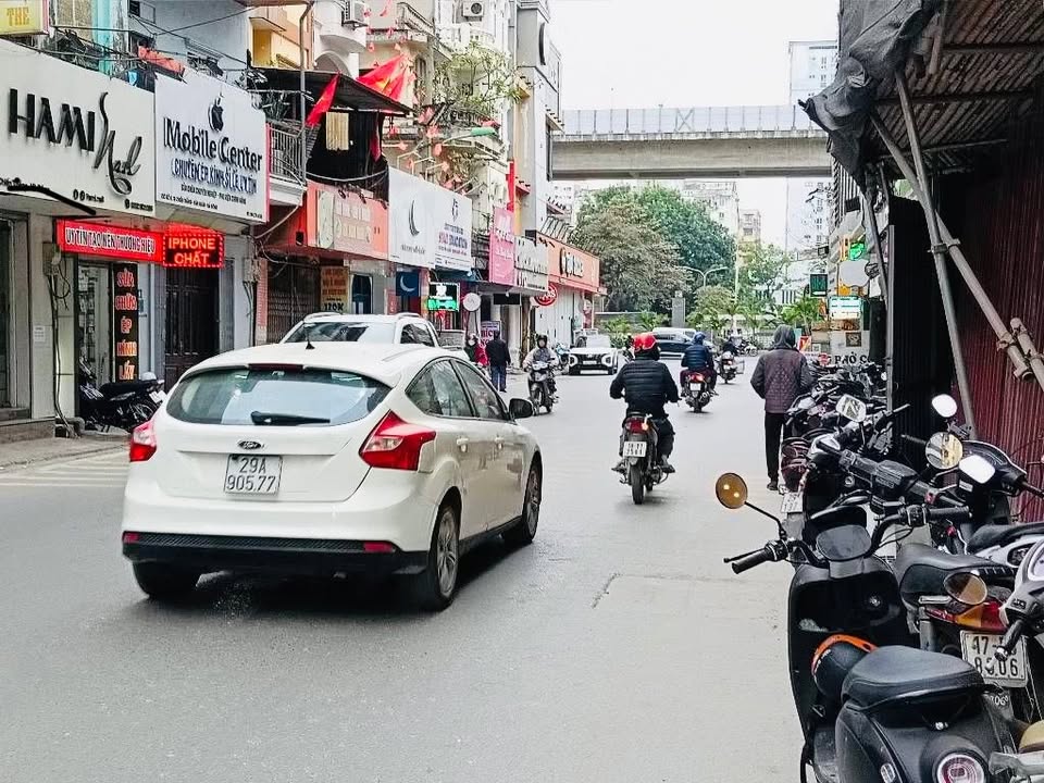 Căn hộ Tập thể Trường ĐH Kiến Trúc Hà Đông 38m² giá 1.63 tỷ - Kinh doanh sầm uất ngay cửa!