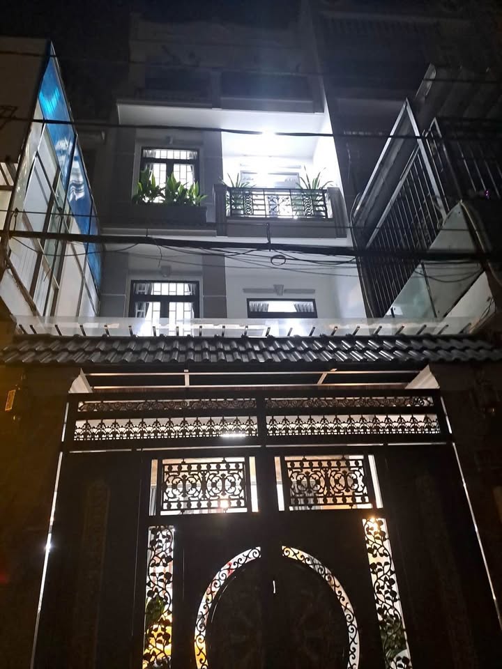 Nhà phố Thới An Quận 12 81m² giá 7 tỷ - Bán gấp, ô tô vào tận nhà!