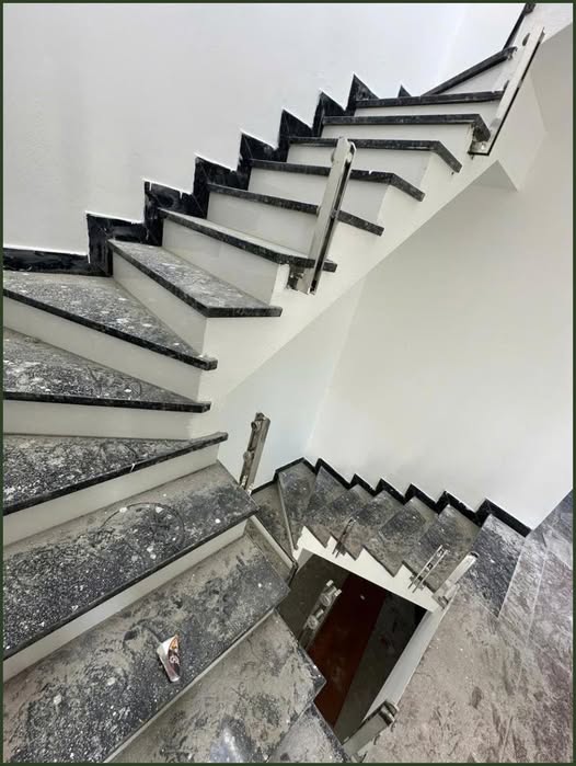 Nhà 3 tầng Quảng Hưng 68m² giá 3 tỷ - Vị trí chuẩn, sổ đỏ chính chủ!