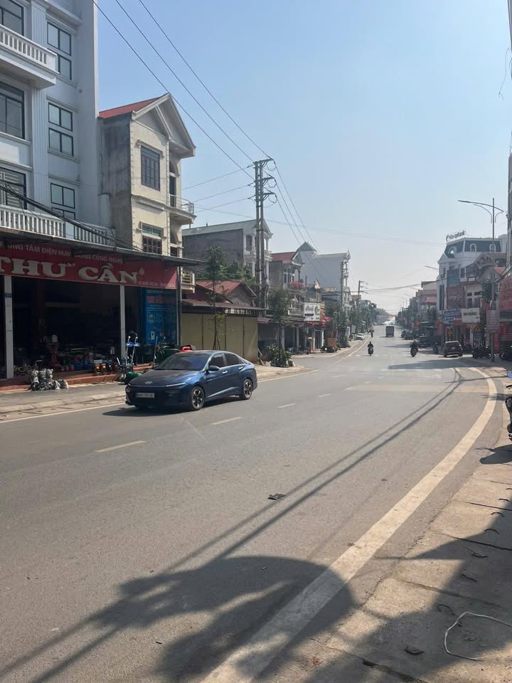 Bán gấp FrontHouse 400m² đường Trường Chinh - Kinh doanh sầm uất, nhà 2 tầng đi kèm!