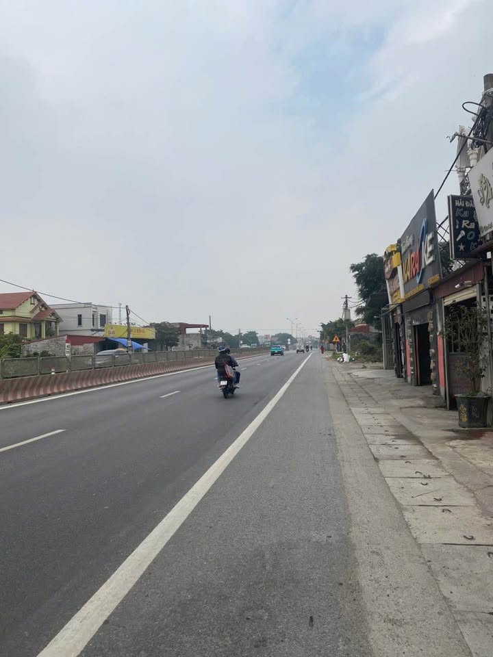 Đất Kinh doanh mặt Quốc lộ 1A Thanh Phong 154m² giá chỉ 2.7 tỷ - Cơ hội đầu tư tuyệt vời!