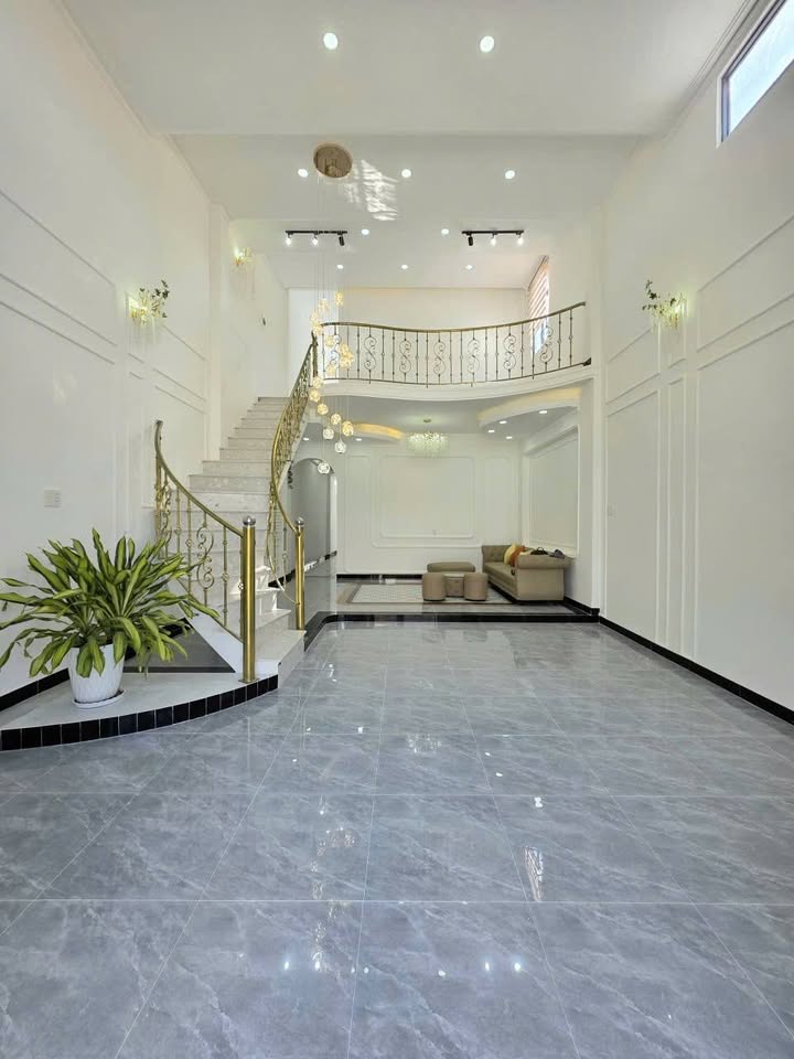 Nhà lầu lửng Hòa Thành Tây Ninh 165m² giá 2.75 tỷ - Thiết kế sang trọng, tiện nghi hoàn hảo!