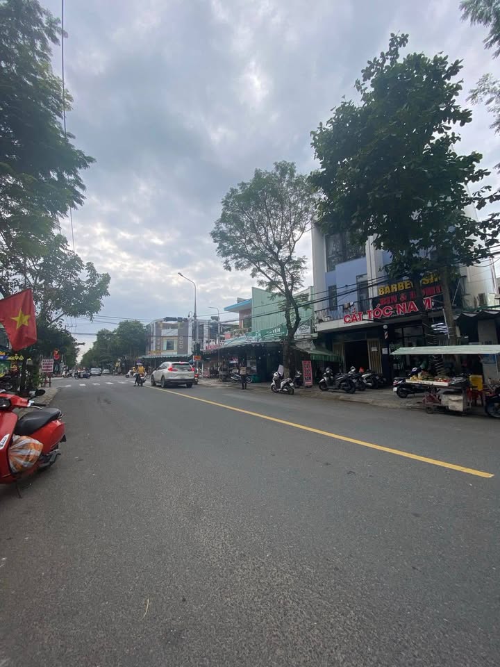 Nhà 5 tầng mặt tiền đường Huỳnh Ngọc Huệ, Đà Nẵng 147m² giá 18 tỷ - Kinh doanh sinh lời ngay lập tức!