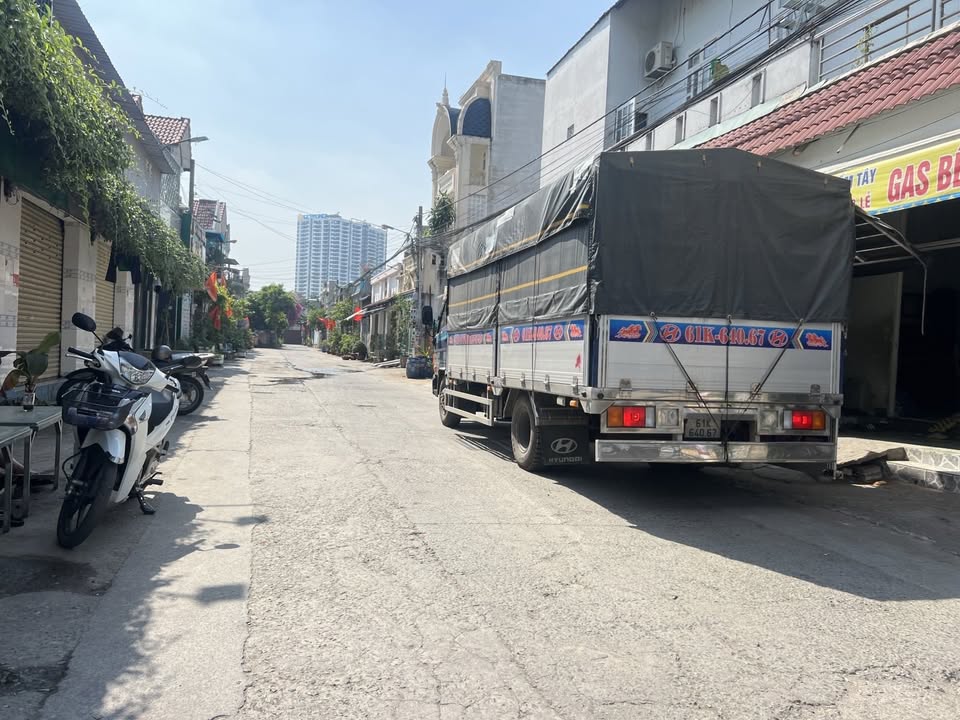 Nhà bán hẻm xe hơi Nguyễn Thị Chạy, Tân Đông Hiệp 112m² giá 4.2 tỷ - Khu dân trí cao!