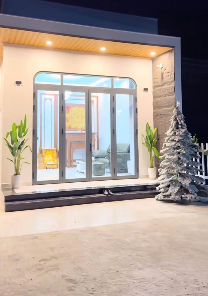 Nhà cấp 4 phường Lê Lợi Kon Tum 300m² giá 900 triệu - Đường bê tông ô tô vào tận nhà!