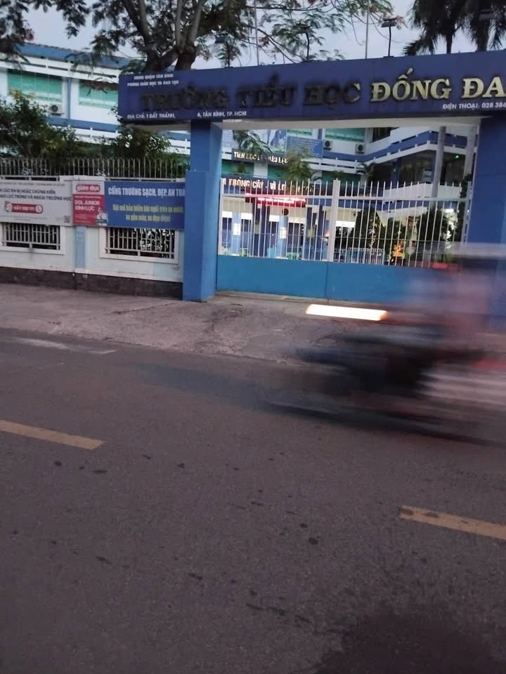 Nhà 2 tầng Phường 6 Tân Bình 100m² giá 12 tỷ - Mặt tiền hẻm an ninh, dân trí cao!