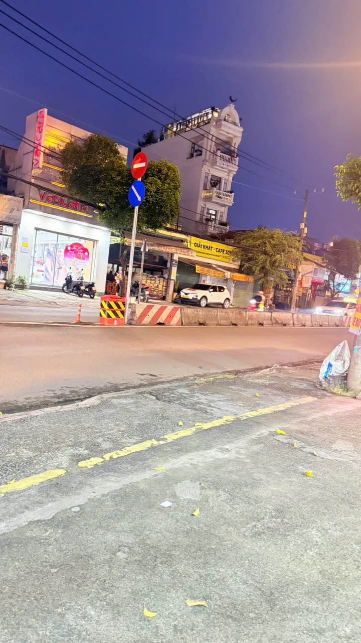 Nhà phố 1 tầng Lê Văn Khương 80m² giá 5.1 tỷ - Gần bến xe buýt, sẵn sàng vào ở!