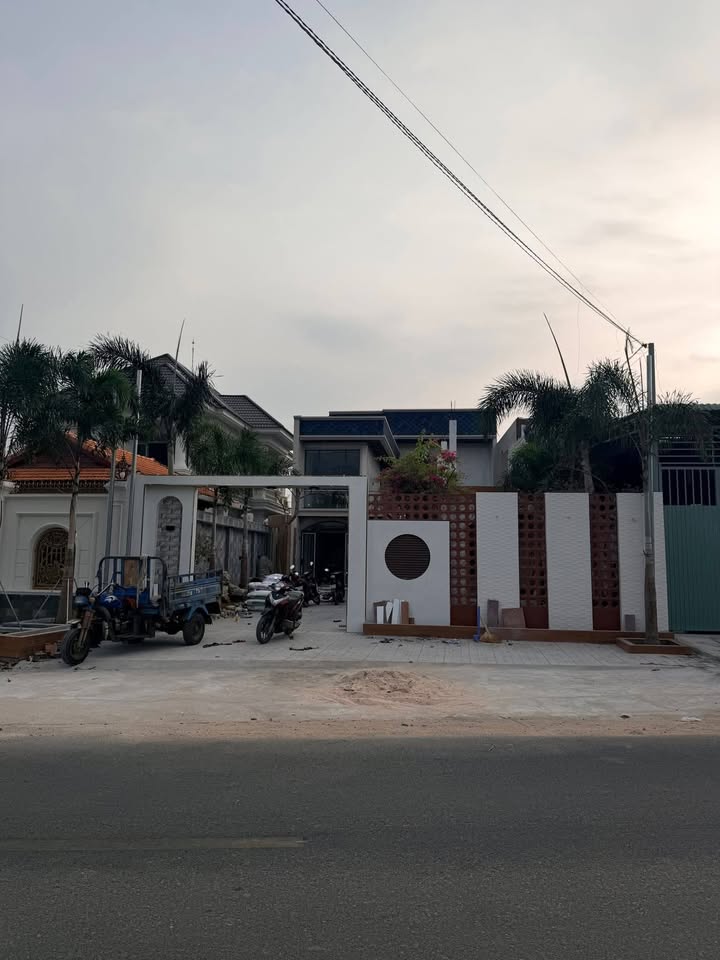 Nhà biệt thự Hải Lâm Bàu Trứ 200m² giá 7.5 tỷ - Thiết kế sang trọng, nội thất đầy đủ!