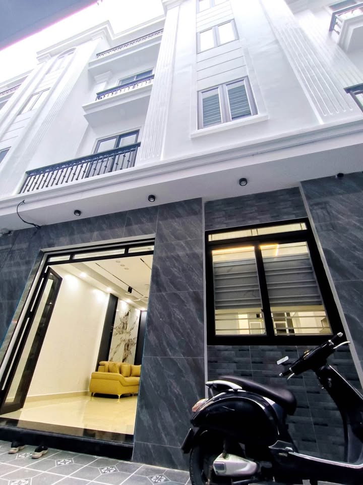 Nhà 4 tầng Trần Nguyên Hãn, An Biên, Hải Phòng 40m² giá 3.35 tỷ - Sổ hồng chính chủ, tiện ích đầy đủ!