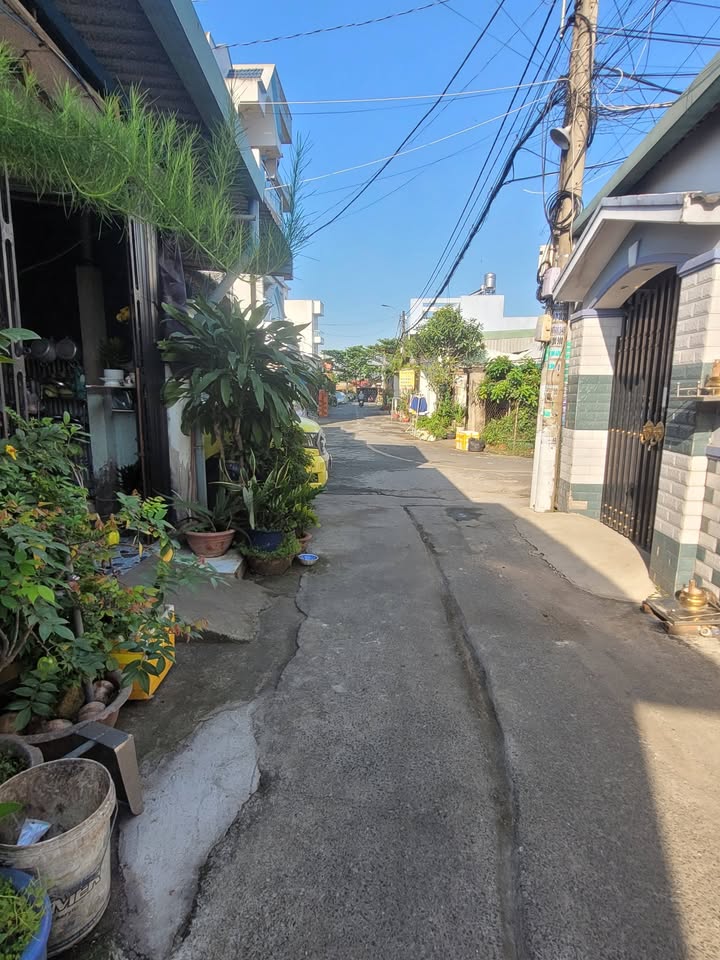 Nhà bán Hóc Môn 40m² giá 1.5 tỷ - Gần chợ, trường học