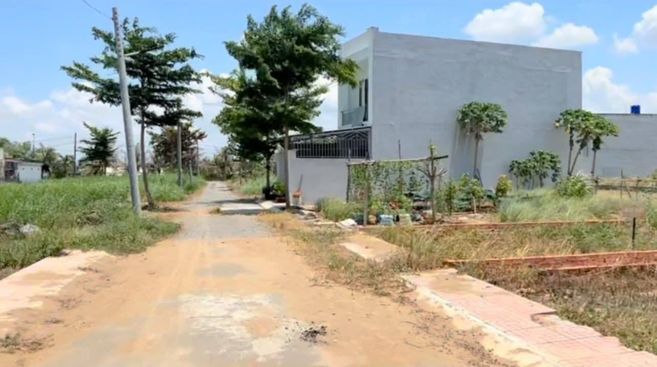 Đất nền Tân Lân 90m² giá 750 triệu - Mặt tiền đường nhựa ô tô thuận lợi!