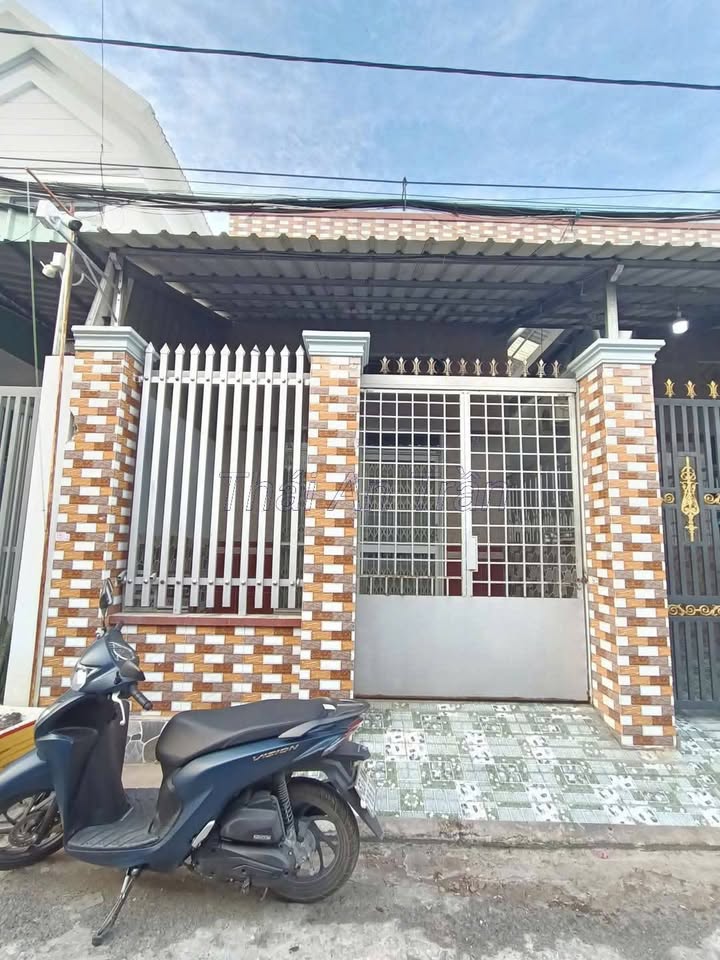 Nhà trệt lửng mặt tiền hẻm Phạm Hữu Lầu, 40m² giá 2.8 triệu - Sẵn sàng vào ở ngay!
