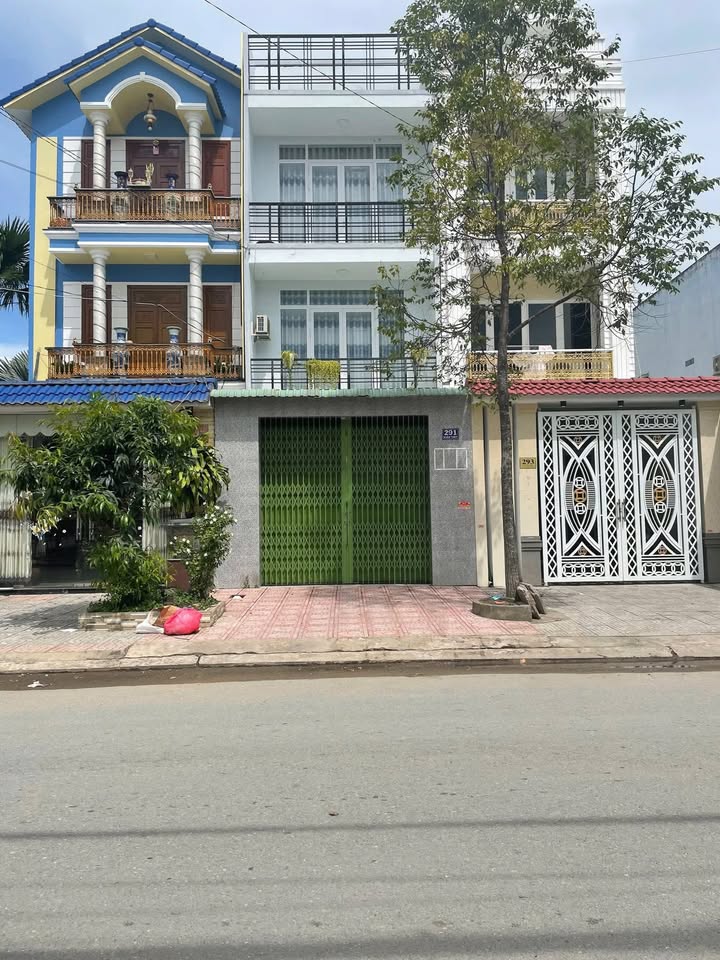 Nhà 2 Lầu Mặt Tiền Đường Xuân Thủy, Ninh Kiều, Cần Thơ 108m² - Kinh Doanh Đắc Địa!