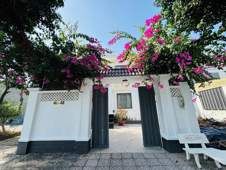 Biệt thự góc 2 mặt tiền đường Trần Văn Sắc, KDC Diệu Hiền 215m² giá 10 tỷ - Nội thất cao cấp, sẵn sàng ở ngay!