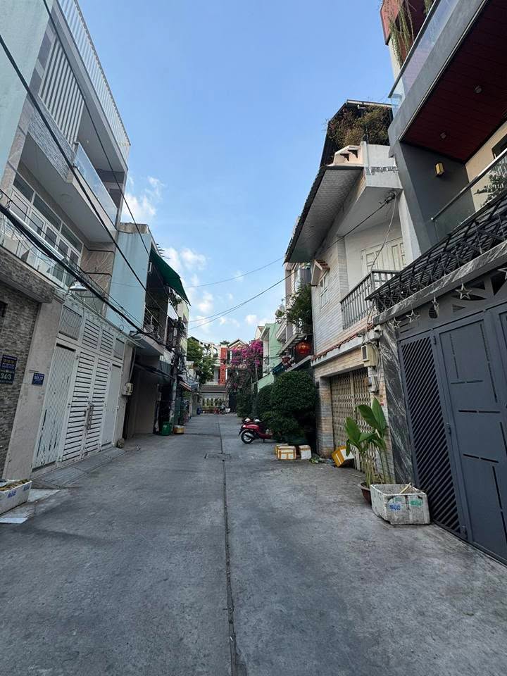 Nhà 4 tầng Đường Số 12, Bình Tân 66m² giá 8 tỷ - An ninh, tiện ích xung quanh