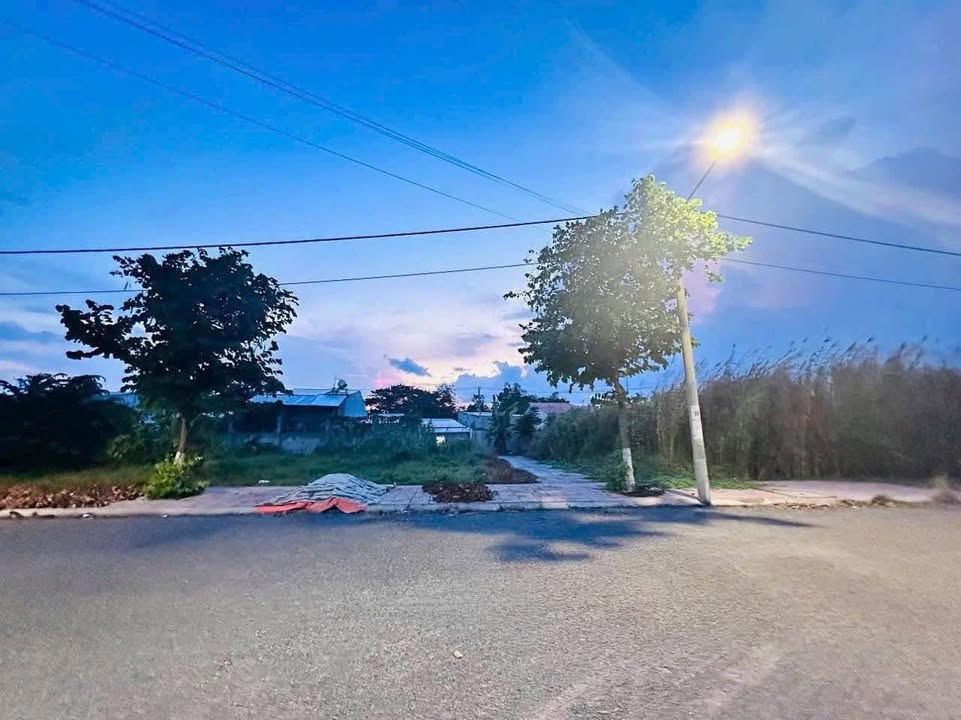 Đất nền Trường An Vĩnh Long 72m² giá 990 triệu - Mặt tiền thoáng mát, xây dựng dễ dàng!