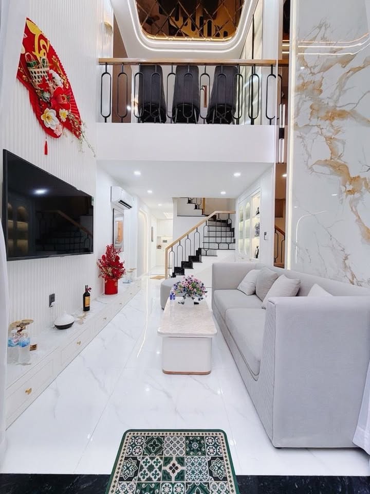 Nhà phố Phú Nhuận 32m² giá 8.678 tỷ - Hẻm xe hơi đậu cửa, dân trí cao!