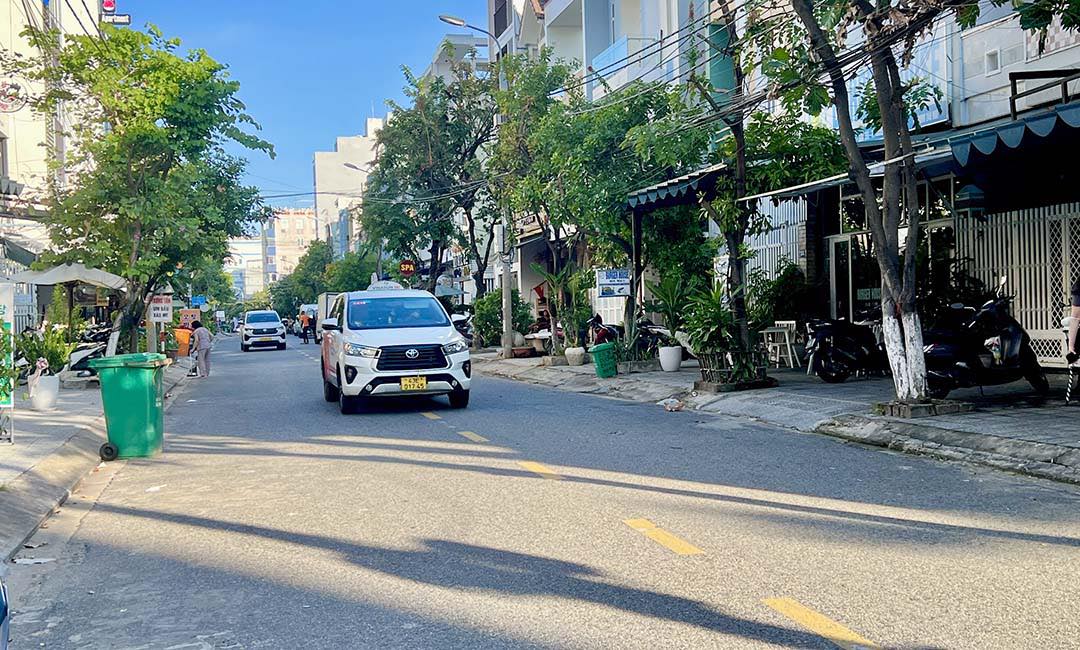 Nhà mặt tiền Dương Đình Nghệ, Đà Nẵng 105m² giá 21 tỷ - Khu phố du lịch sôi động!