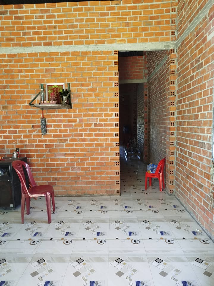 Nhà mặt đường nhựa Thạnh Tây, Tân Biên 340m² giá chỉ 370 triệu - Sẵn sàng vào ở!