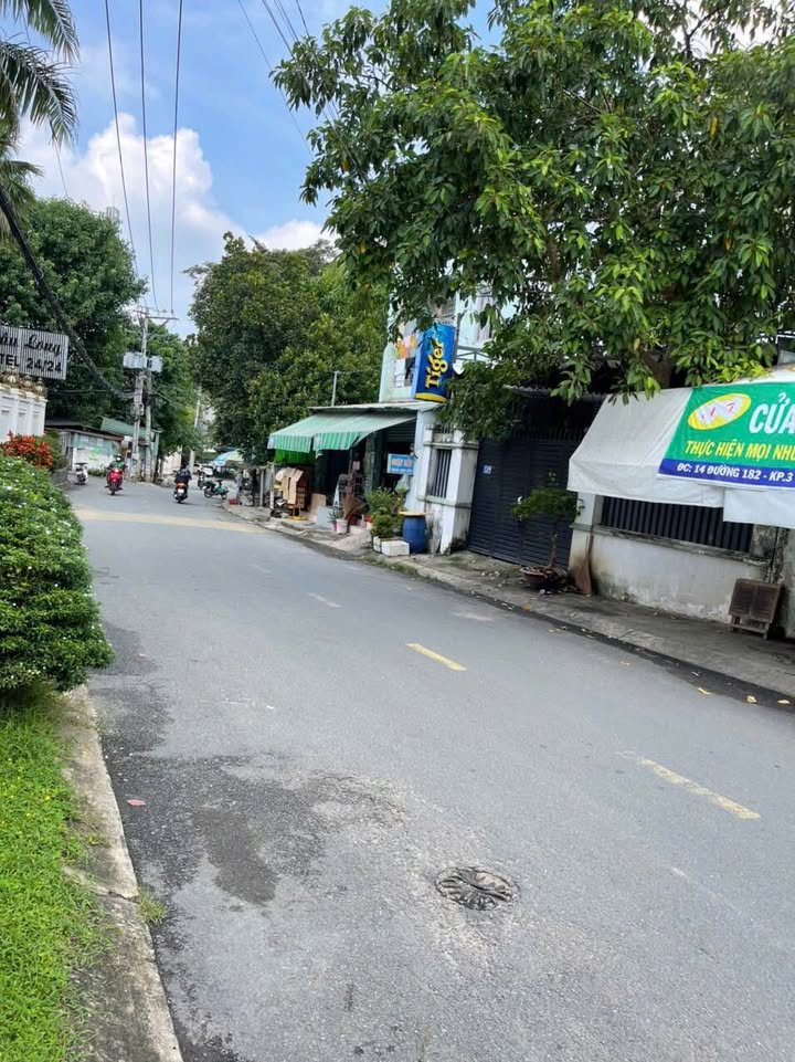 Bán Mặt tiền đường 182, Thủ Đức 110m² giá 10 tỷ - Vị trí đắc địa, kinh doanh thuận lợi!