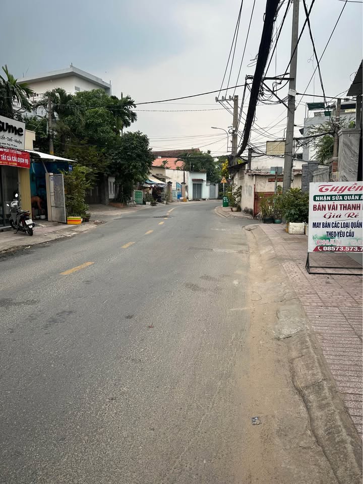 Nhà phố Hiệp Phú Thủ Đức 100m² giá 6.1 tỷ - Mặt tiền đẹp, thuận tiện di chuyển!