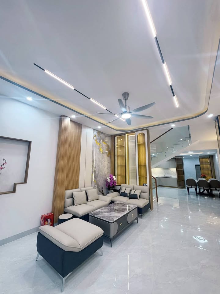 Nhà 3 tầng mặt tiền Hòa Minh 72m² giá 7,8 tỷ - Thiết kế hiện đại, đầy đủ nội thất!