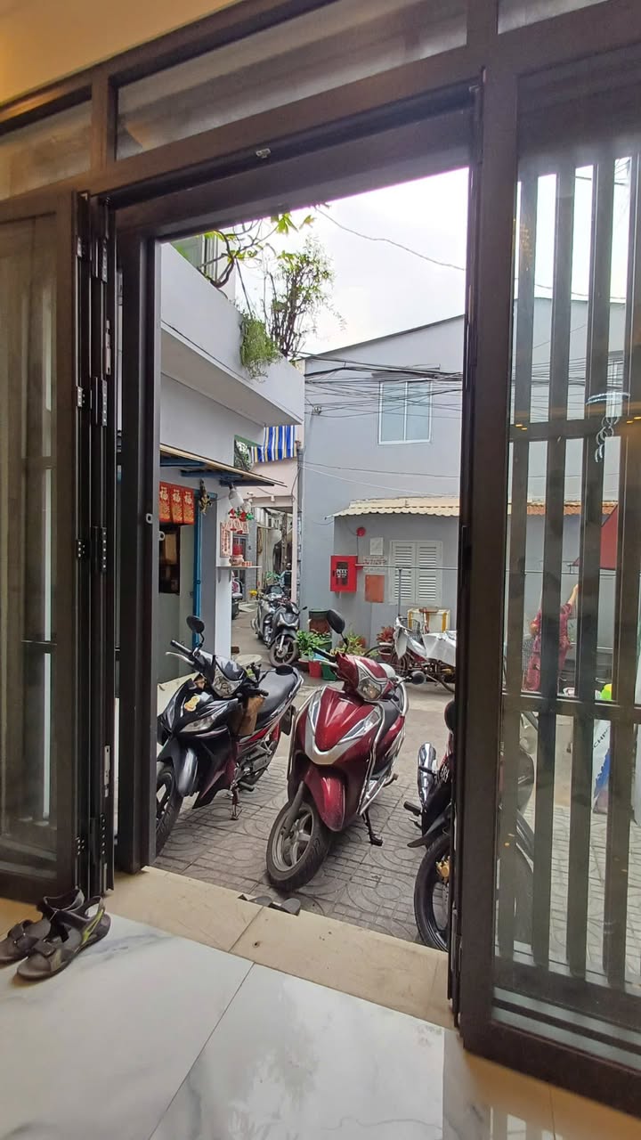 Nhà 4 tầng tại Phường Xóm Củi, Quận 8, 50m² giá 6.25 tỷ - Đẹp như mới, ô tô vào tận nơi!