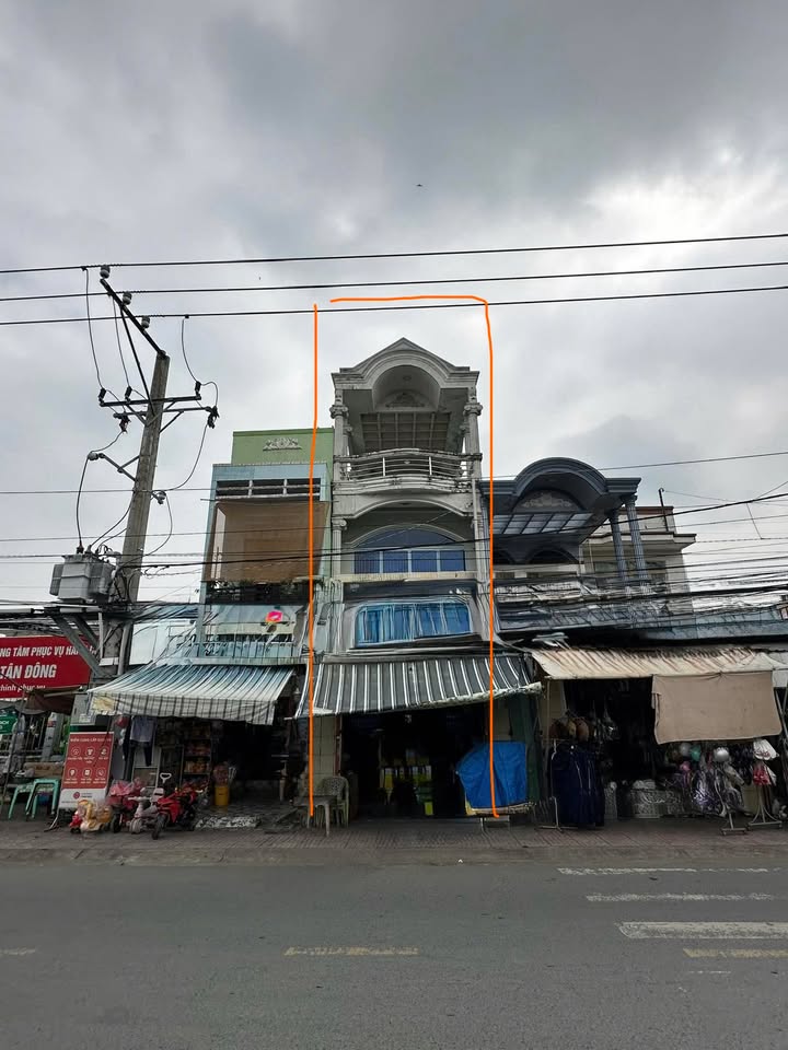 Nhà 2 lầu Gò Công Đông 102m² giá 4.6 tỷ - Đối diện chợ Tân Tây, tiềm năng kinh doanh!