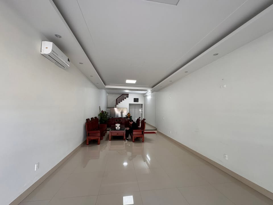 Nhà phố Ngô Quyền, Trần Lãm 80m² giá 10 tỷ - Thiết kế hiện đại, vị trí đắc địa!