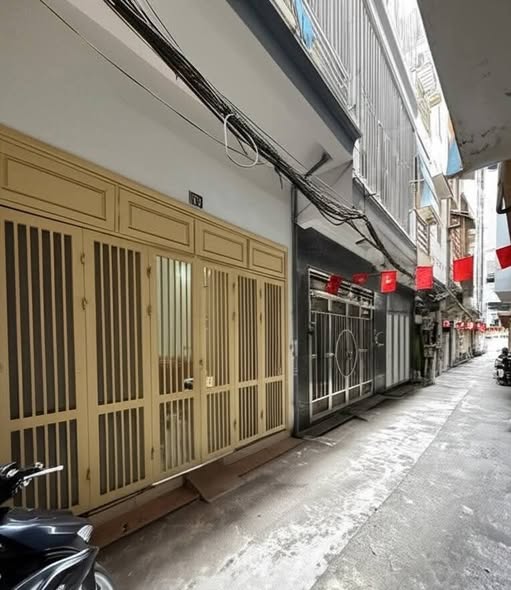 Bán nhà mặt phố Nguyễn Ngọc Nại 42m² - Kinh doanh sầm uất, an ninh tốt!