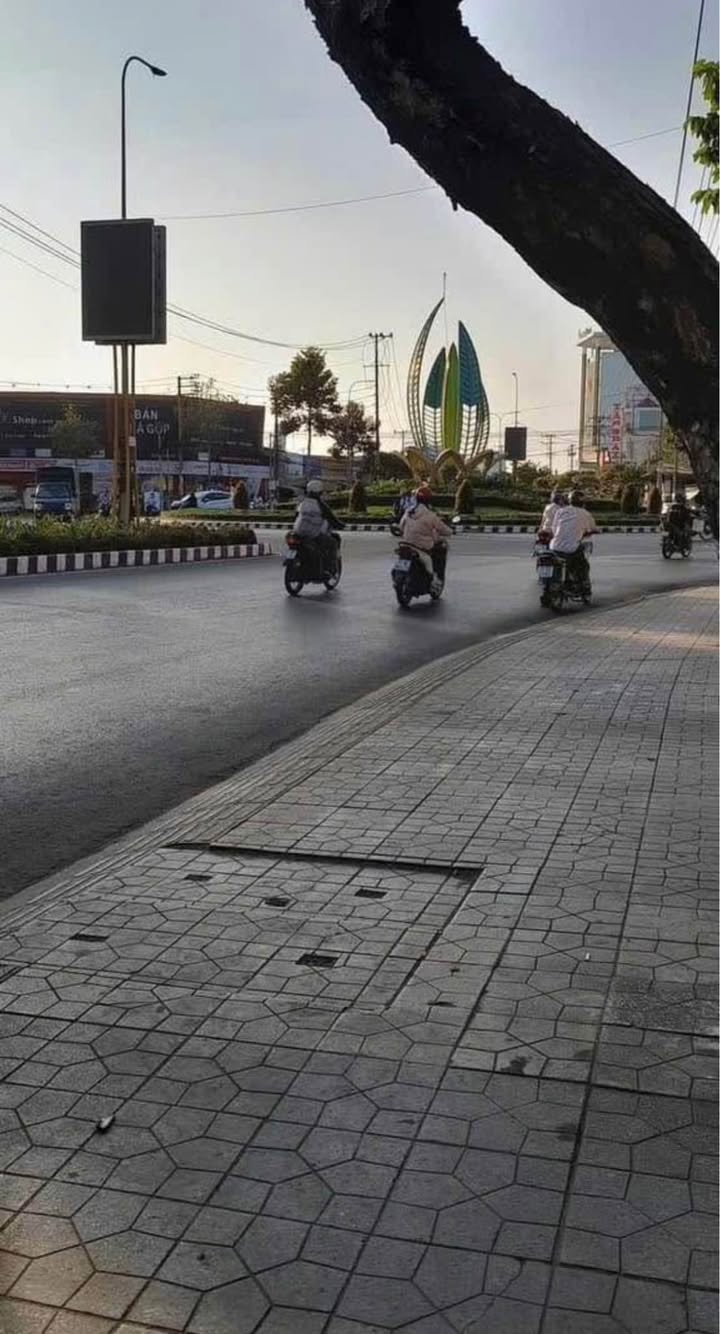 Đất mặt tiền đại lộ Đồng Khởi, Bến Tre 345m² giá 31.8 tỷ - Đầu tư sinh lời ngay!