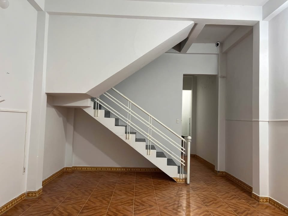 Nhà mặt tiền đường Phong Châu Nha Trang 70m² giá 6 triệu - Kinh doanh thuận lợi!