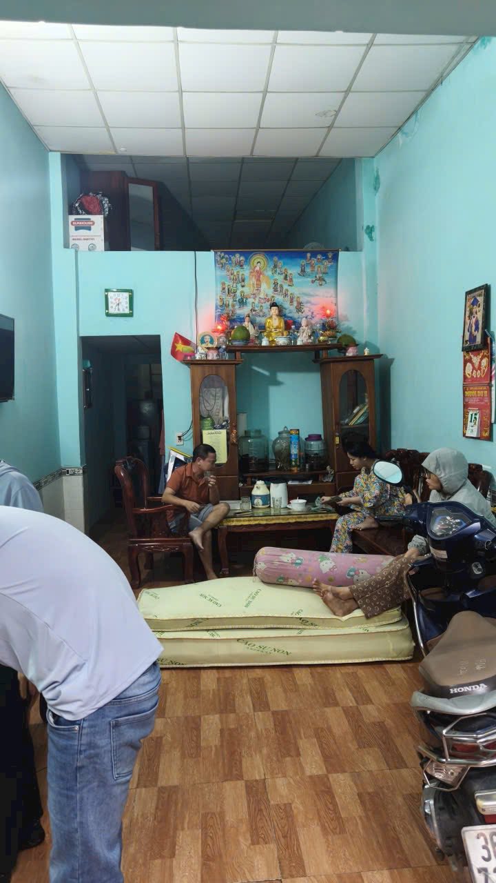 Nhà cấp 4 khu phố Thống Nhất 2, Dĩ An 52m² giá 2.15 tỷ - Sổ riêng tiện lợi!