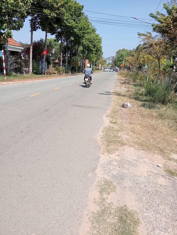 Nhà Phú An Bến Cát 460m² giá 5 tỷ - Bán gấp, tặng nhà cấp 4!