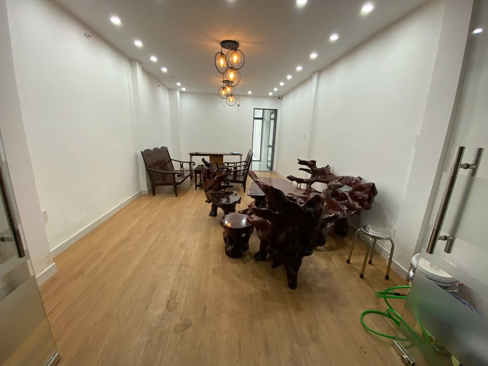 Nhà mặt tiền Bàu Cát, Tân Bình 56m² giá 21 triệu - Full nội thất, vào ở ngay!