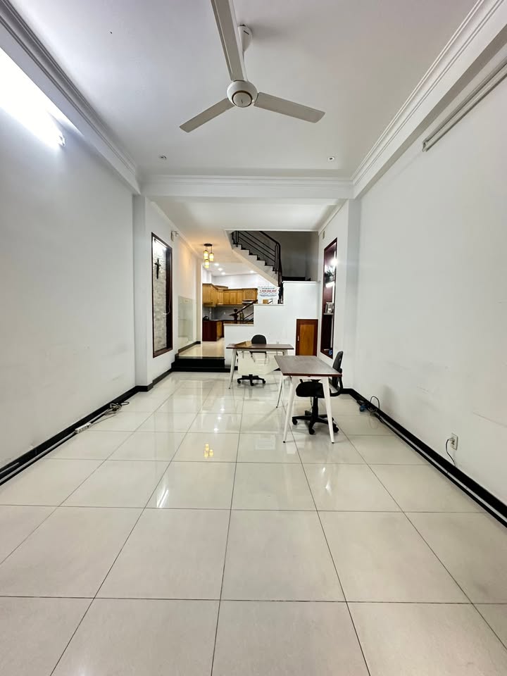 Nhà cho thuê hẻm Cộng Hòa, Tân Bình 64m² giá 20 triệu - Gần sân bay, an ninh cao!