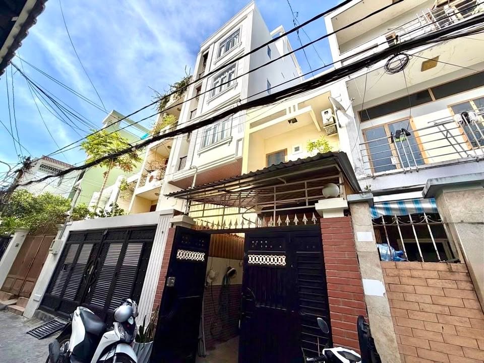 Nhà ngã 4 Hàng Xanh, Bình Thạnh 80m² chỉ 12 tỷ - Sổ hồng riêng, hoàn công đầy đủ!