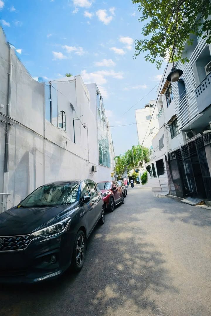 Bán FrontHouse CMT8 Quận 3, 210m² giá 39.89 tỷ - Vị trí thương mại đắc địa!