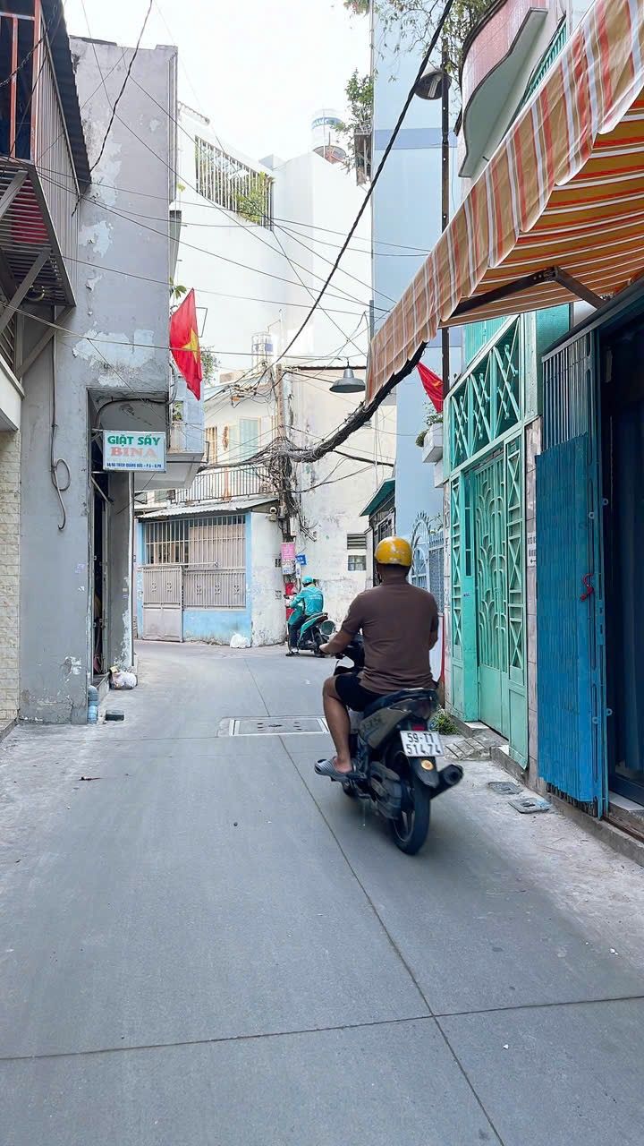 Nhà 24m² Thích Quảng Đức, Phú Nhuận giá 5 tỷ - Sổ hồng hoàn công đủ!