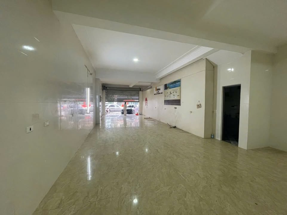 Cho thuê nhà 5 tầng mặt tiền đường Lê Hồng Phong, 200m² giá 100 triệu - Phù hợp làm văn phòng, Spa, Ngân hàng!
