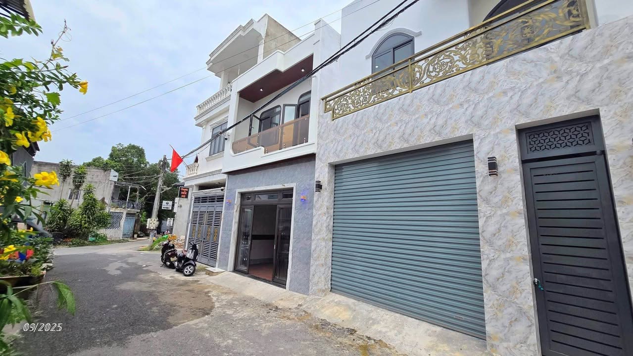 Nhà phố 1 Lầu Phường Phước Tân 120m² giá 3.35 tỷ - Thiết kế hiện đại, sổ hồng đầy đủ!