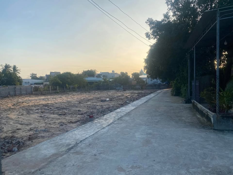 Đất nền Cam Ranh Khánh Hòa 140m² giá chỉ 1 tỷ - Sổ hồng chính chủ, đầy đủ pháp lý!